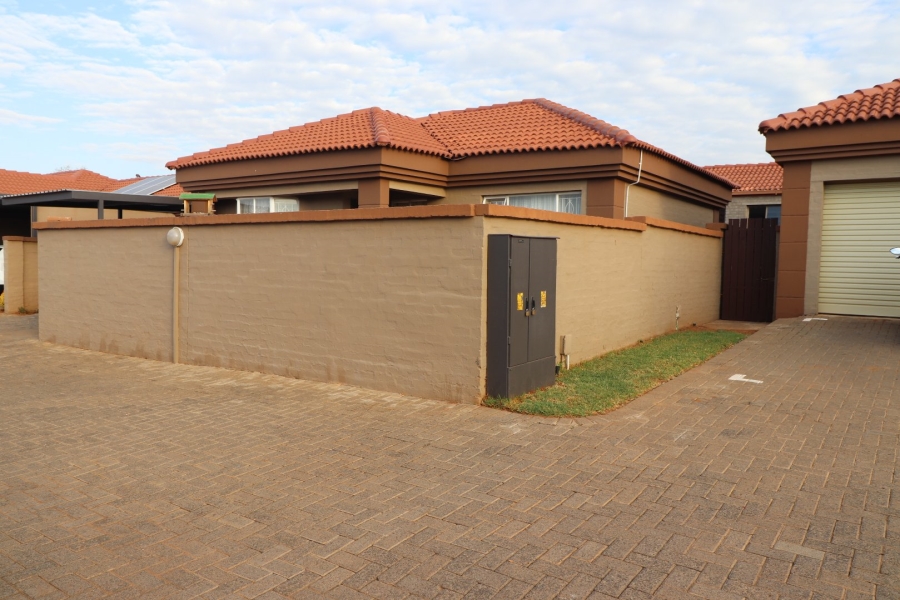 2 Bedroom Property for Sale in Heuwelsig Free State